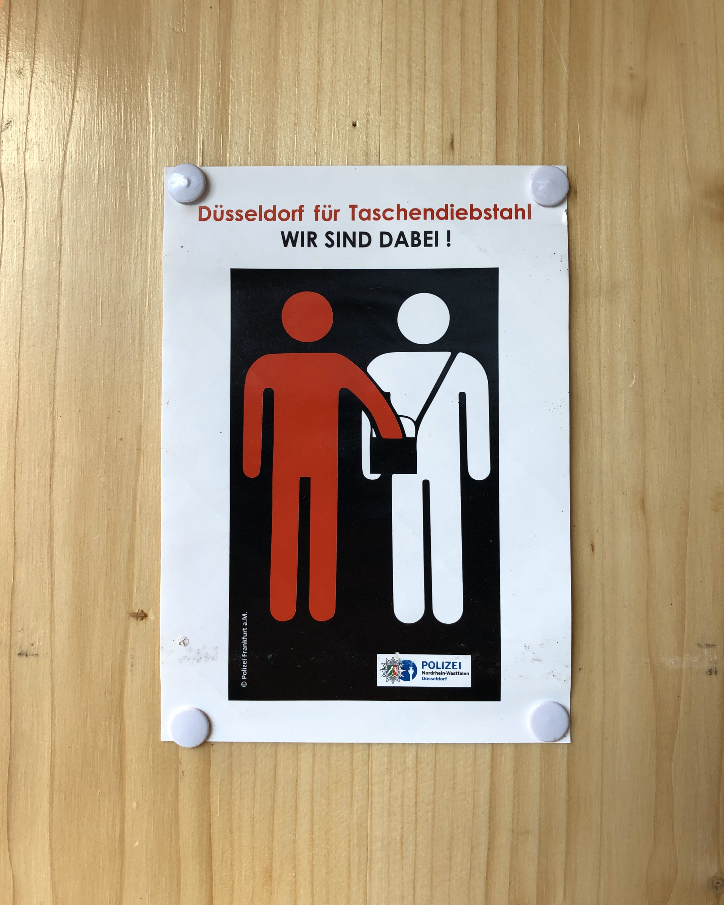 Ich sehe was, was du nicht siehst: „Taschendiebstahl“