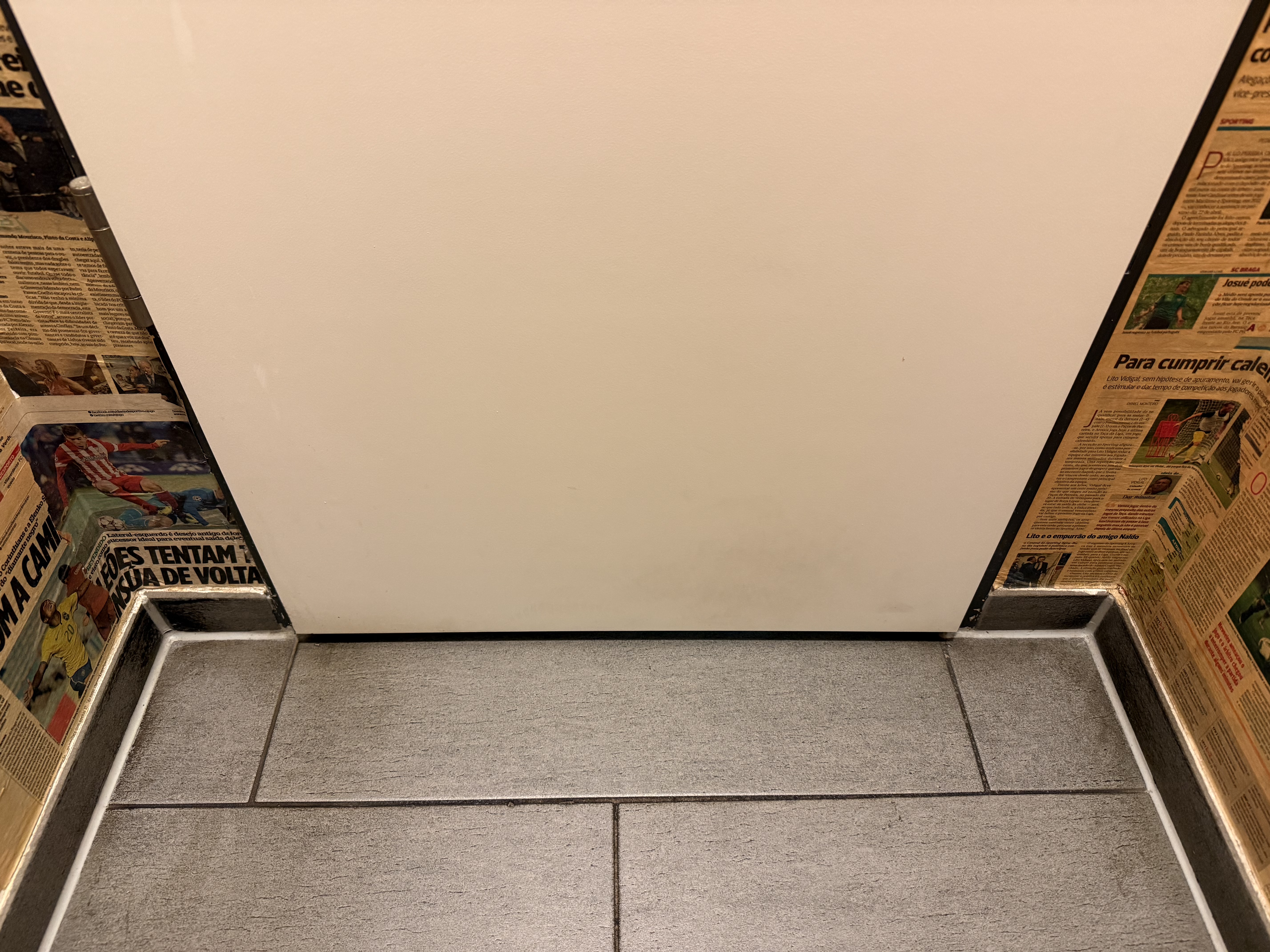 Toilettentüren Nr. 253: Restaurant „Cave Tapas“, Düsseldorf / Deutschland (2025)